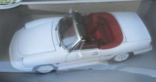 UNIVERSAL HOBBIES 1/18 SCALE - ALFA ROMEO SPIDER - BOXED