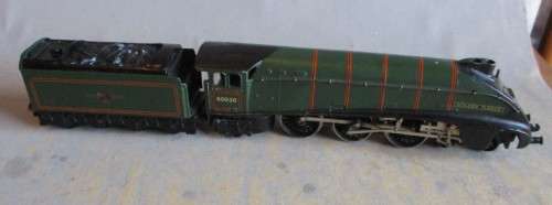 HORNBY OO SCALE - 4-6-2 STEAM LOCO & TENDER, GOLDEN FLEECE 60030