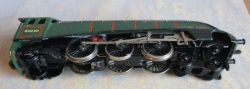 HORNBY OO SCALE - 4-6-2 STEAM LOCO & TENDER, GOLDEN FLEECE 60030