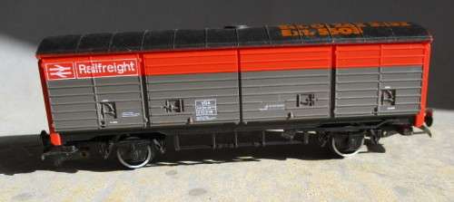 HORNBY HO SCALE - BR RAILFREIGHT GOODS WAGON