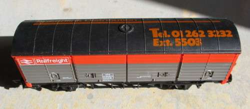 HORNBY HO SCALE - BR RAILFREIGHT GOODS WAGON