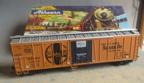 ATHEARN HO SCALE - SF 50' BRACED REEFER - BOXED