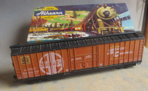 ATHEARN HO SCALE - SF 50' BRACED REEFER - BOXED