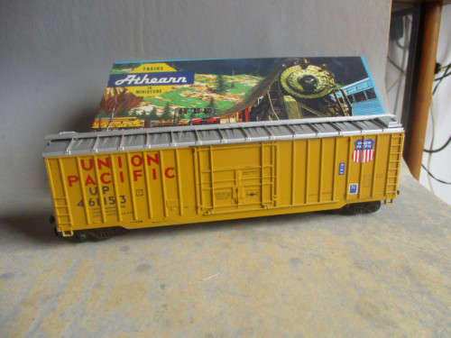 ATHEARN HO SCALE - UP 50' BOX CAR - BOXED