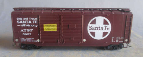 ATHEARN HO SCALE - ATSF CLOSED GOODS WAGON - EXCELLENT, NO BOX