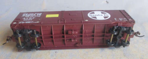 ATHEARN HO SCALE - ATSF CLOSED GOODS WAGON - EXCELLENT, NO BOX