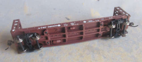 ATLAS HO SCALE - ATSF FLAT WAGON - EXCELLENT, NO BOX, KD COUPLINGS