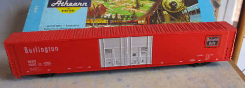 ATHEARN HO SCALE - 86' HIGH CUBE BURLINGTON GOODS WAGON - BOXED