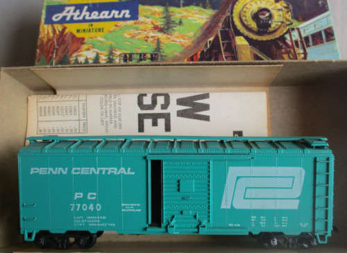 ATHEARN HO SCALE - PENN CENTRAL 40' BOX CAR - BOXED