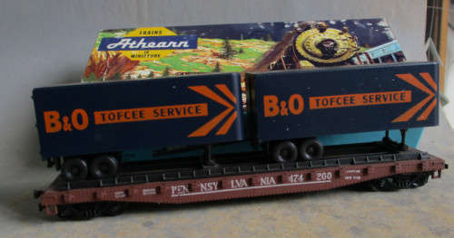 ATHEARN HO SCALE - PENNSYLVANIA FLAT TRAILER WAGON WITH 2 X TRAILERS - BOXED