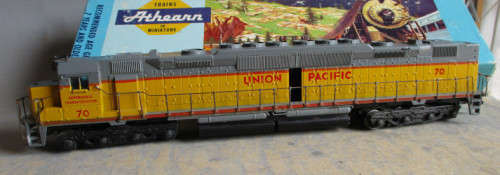 ATHEARN HO SCALE - UP DIESEL LOCO DD40 WITH 2 MOTORS - BOXED