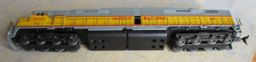 ATHEARN HO SCALE - UP DIESEL LOCO DD40 WITH 2 MOTORS - BOXED