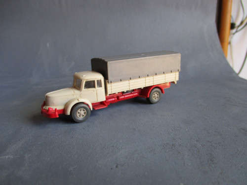 WIKING HO SCALE - HANOMAG TRUCK WITH CANOPY