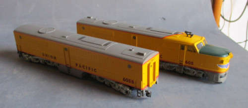 ATHEARN HO SCALE - UP DIESEL LOCO & DUMMY B UNIT - BOXED