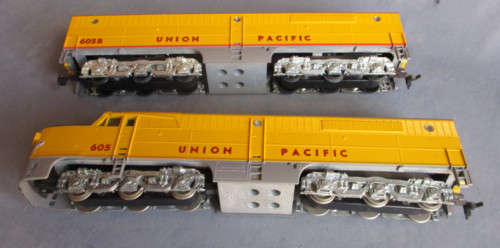 ATHEARN HO SCALE - UP DIESEL LOCO & DUMMY B UNIT - BOXED