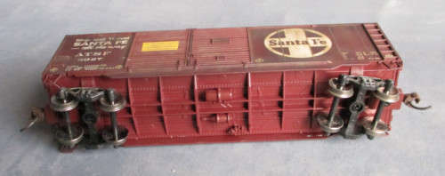 ATHEARN HO SCALE - ATSF CLOSED GOODS WAGON