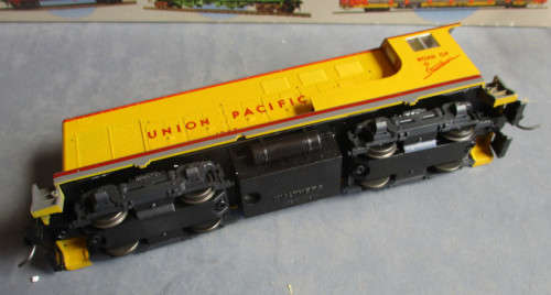 WALTHERS HO SCALE - UP H10-44 DIESEL LOCO #1303 - BOXED