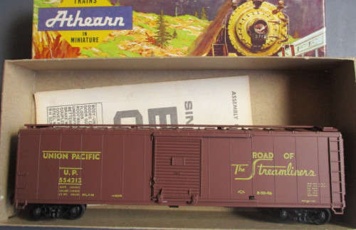 ATHEARN HO SCALE - 50' SGL DR UP BOX CAR - BOXED