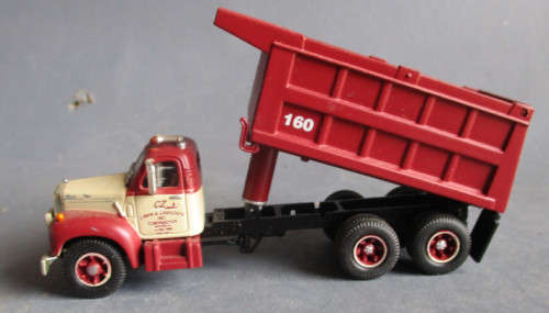 ATHEARN HO SCALE - MACK TIPPER TRUCK