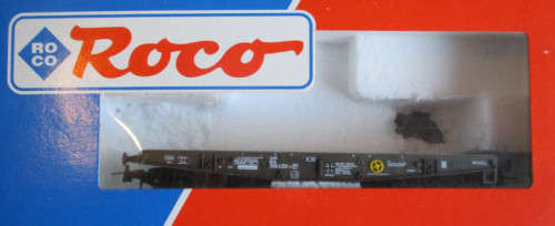 ROCO HO SCALE - RARE FLAT TRAILER FOR TANKS (WERMACHT SIGN) (BOXED)