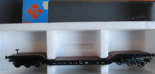 ROCO HO SCALE - HEAVY DUTY WELL WAGON (BOXED)