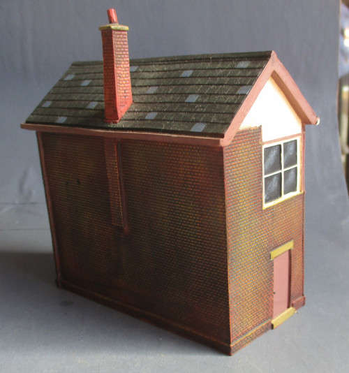 SKALEDALE RESIN HO SCALE - STATION PLATFORM SIGNAL BOX