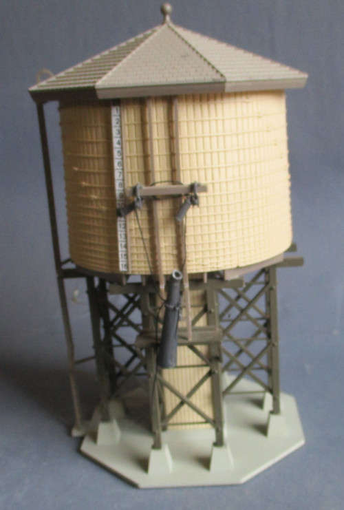 HO SCALE - WATERTANK, SEE FOTOS, HEIGHT - 175MM FOOTPRINT - 95 X 90 MM