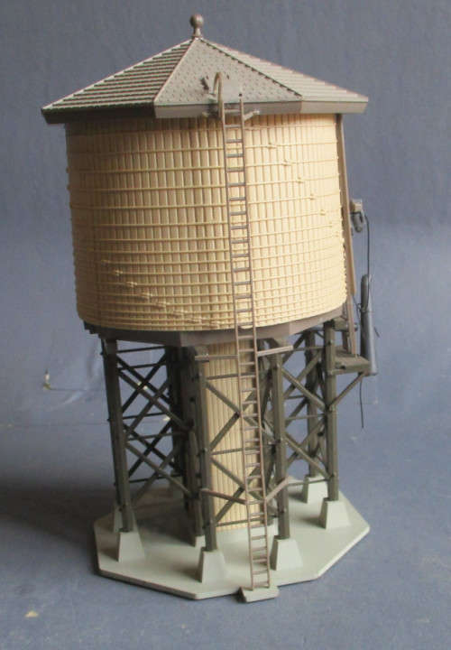 HO SCALE - WATERTANK, SEE FOTOS, HEIGHT - 175MM FOOTPRINT - 95 X 90 MM