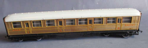 HORNBY OO SCALE - LNER PASSENGER COACH