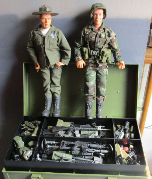 2 X GI JOE TYPE FIGURES WITH PLENTY ACCESORIES AS PER FOTOS