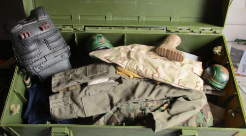 2 X GI JOE TYPE FIGURES WITH PLENTY ACCESORIES AS PER FOTOS