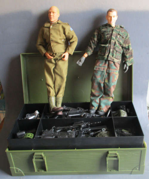 2 X GI JOE TYPE FIGURES WITH PLENTY ACCESORIES AS PER FOTOS