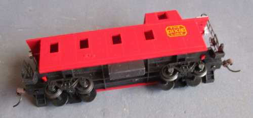 BACHMANN HO SCALE - DIXIE LINE CABOOSE, EXCELLENT CONDITION