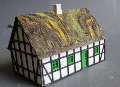 HO SCALE - GERMAN COTTAGE AS PER FOTOS, FOOTPRINT 85 X 50 mm
