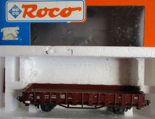 ROCO HO SCALE - LOW SIDE STAKE WAGON - BOXED
