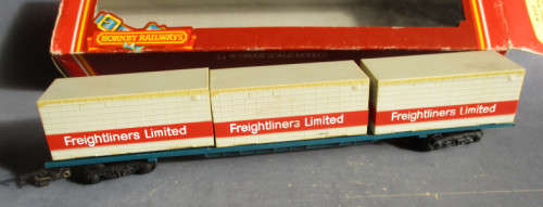 HORNBY OO SCALE - FREIGHTLINER WAGON & CONTAINERS - BOXED