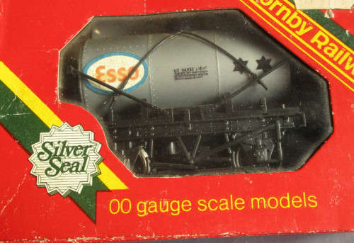HORNBY OO SCALE - ESSO TANK WAGON - BOXED