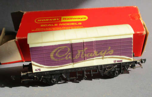 HORNBY OO SCALE - CADBURY'S CLOSED VAN - BOXED