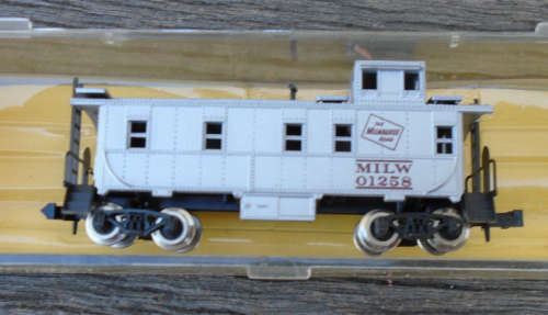 ATLAS N SCALE - MILWAUKEE ROAD CABOOSE - MINT BOXED