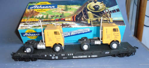 ATHEARN HO SCALE - B&O FLAT WAGON WITH 2 X TRUCKS - BOXED