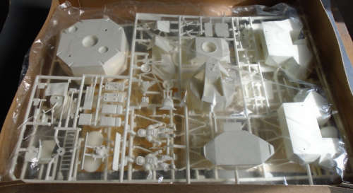 MONOGRAM 1/48 SCALE - FIRST LUNAR LANDING KIT - BOXED