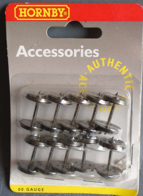 HORNBY OO SCALE - 10 X R8234 14.1mm DIAMETER 4 HOLE WHEELS  - CARDED