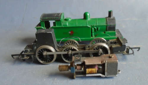 HORNBY DUBLO OO SCALE - 0-6-0 STEAM TANK LOCO FOR SPARES OR REPAIRS
