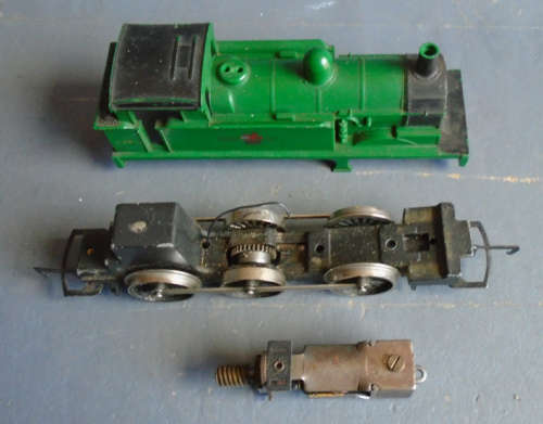 HORNBY DUBLO OO SCALE - 0-6-0 STEAM TANK LOCO FOR SPARES OR REPAIRS