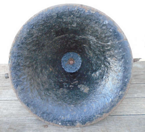 VINTAGE CAST IRON SLAVE BELL, SEE FOTO, CRACK IN BELL AND NO GONG