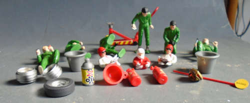 SCX 1/32 SCALE - RALLY TEAM MECHANICS AND EXTRAS AS PER FOTO