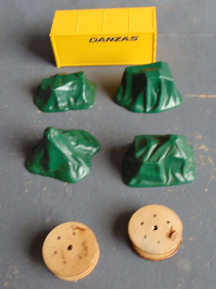 HO SCALE - GOODS WAGON LOADS