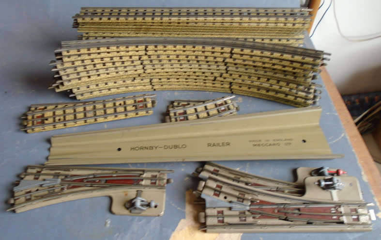 HORNBY OO/HO SCALE - 3 RAIL TRACK LOT