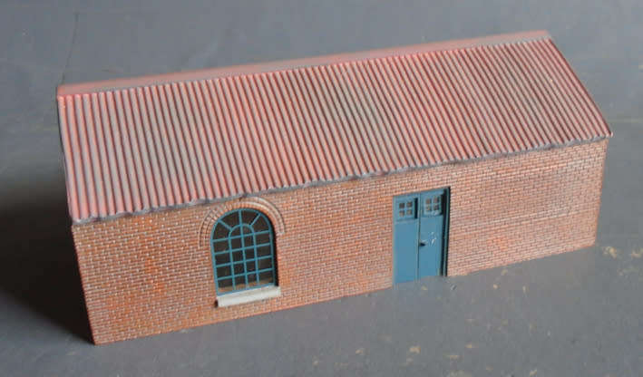 BACHMANN HO SCALE - STORAGE UNIT WITH TRUCK ENTRANCE