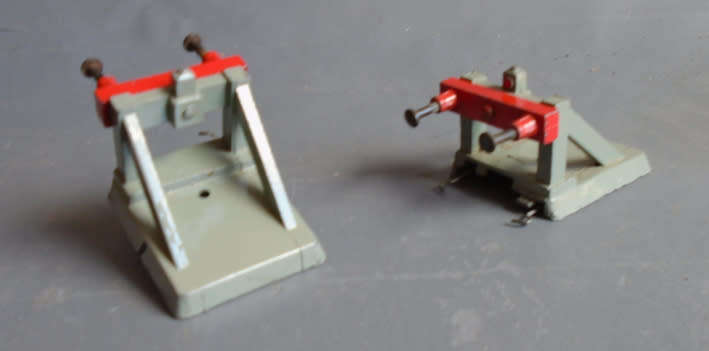 HORNBY OO/ HO SCALE  - 2 X BUFFER STOPS